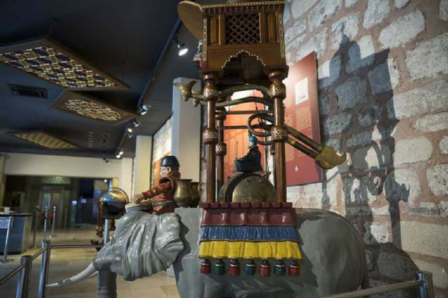 slam, Bilim ve Teknoloji Tarihi Mzesi, slam dnyasnn bilimler tarihindeki srecini de eserleri ve belgeleriyle ortaya koyuyor.  