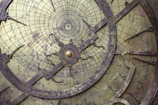 Her yl ziyareti says artyor Almanya'da aletler iin atlye kuran Prof. Dr. Sezgin, baz cihazlar spanya, Msr, Almanya'da iin uzmanlarn bularak yaptrd.  