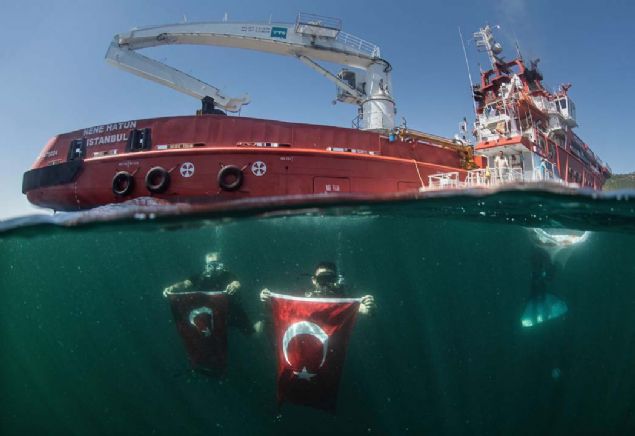 Dier gemilerde olduu gibi eki donanmna sahip geminin 205 ton gcnde eki kuvveti verebildiini belirten Hamza, ak denizlerde helikopter inebilmesi iin gemide bir pistin yer aldn aktard.   