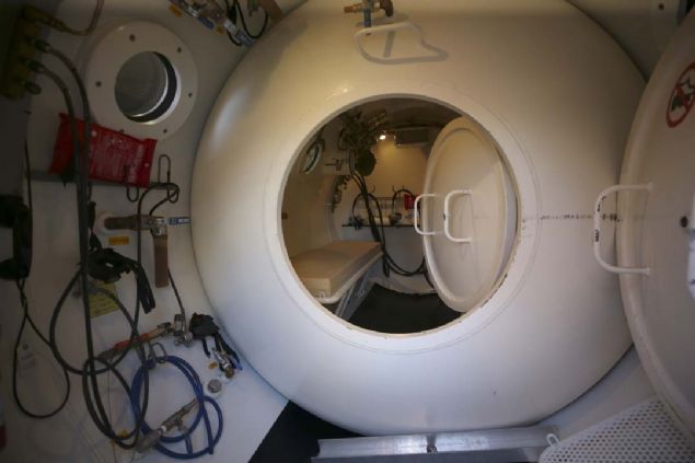 Sistem iinde ayrca basn odas mevcut. Dalglar sudan ktktan sonra su ii dekompresyonlarn, basn odasnda yapabiliyor. Burada tedavilerini daha abuk gryorlar ve bir sonraki dala hazrlanm oluyorlar.    