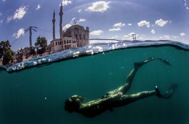 Gemide 15 dalg grev yapyor. Bu dalglar, boazdaki atmalarda, su alt kaynak, yaralarn kapatlmas ve gemilerin batmasn engellemek amacyla alma yapyor.    