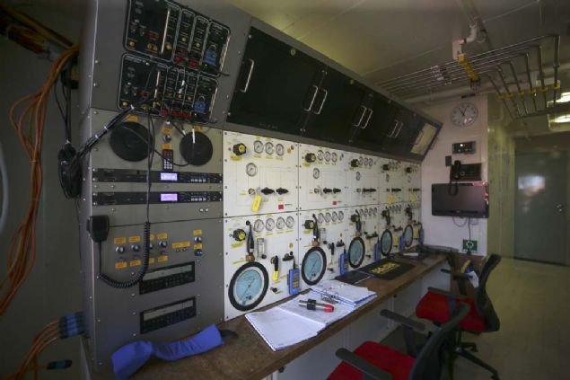 Deniz zerindeki akaryakt kirliliini tespit edebildikleri bir radar sisteminin bir dier nemli donanmlar olduunu aktaran Hamza, ayrca yakt kirliliini yapan tanmlamak amacyla laboratuvar analiz sisteminin bulunduunu kaydetti.   