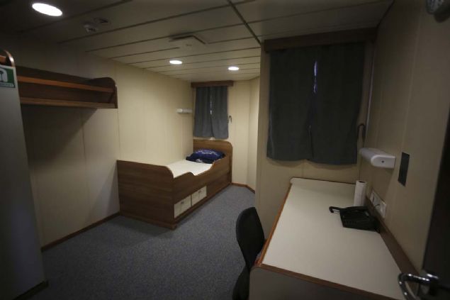 - 20 YATAK KAPASTEL HASTANE GEMS  <br><br>  'Nene Hatun'un ayn zamanda bir hastane gemisi olduunu, iinde 20 yatakl hastanenin yer aldn ifade eden Hamza, dal destek donanmnn ve basn odasnn ise geminin bir baka nemli zellii olduunu vurgulad.  