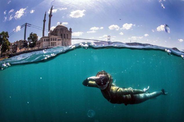 Hamza, 1915 anakkale Kprs'nn ayaklarnn oturaca kesonlar iin batrma operasyonunda grev aldklarn belirterek, stanbul Boaz'nda makine ve dmen arzalar, arpma, karaya oturma olaylarna mdahale ettiklerini, frtnada zor durumda kalan denizcilere de yardmc olduklarn syledi...  