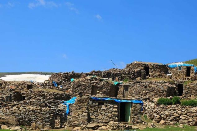 Kyller, karlarn erimesiyle birlikte yaylaya karak bazen 1 bazen 2 ay boyunca bu evlerde kalyor.  