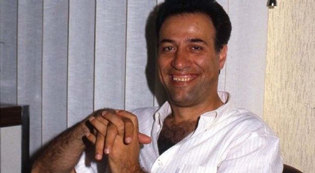 Mezuniyet t�reni s�ras�nda, '4 y�ll�k �niversite maratonu sonunda bitti, ama benimki biraz zor bitti. Ben 4 y�ll�k �niversite hayat�n� 27 y�lda bitirdim.' diye konu�an �nl� sanat��,  <br><br>  daha sonra Radyo, Televizyon ve Sinema dal�nda y�ksek lisans yapt� ve 'Televizyon ve Sinemada Kemal Sunal G�ld�r�s�' ba�l�kl� bir tez haz�rlad�.  <br><br>  Sanat��n�n bu tezi 2005'te ailesi taraf�ndan kitapla�t�r�ld�.     