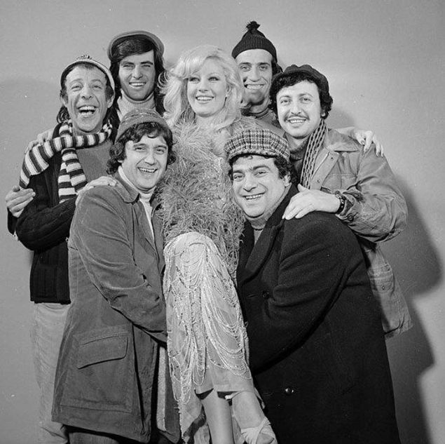 Y�z� ve fiziki yap�s� ile Frans�z komedyen Fernandel'e benzetilen usta oyuncu, 26 y�ll�k sanat hayat�na tiyatro oyunlar� hari� 6's� yan rol, 76's� ba�rol olmak �zere 82 film s��d�rmay� ba�ard�.    