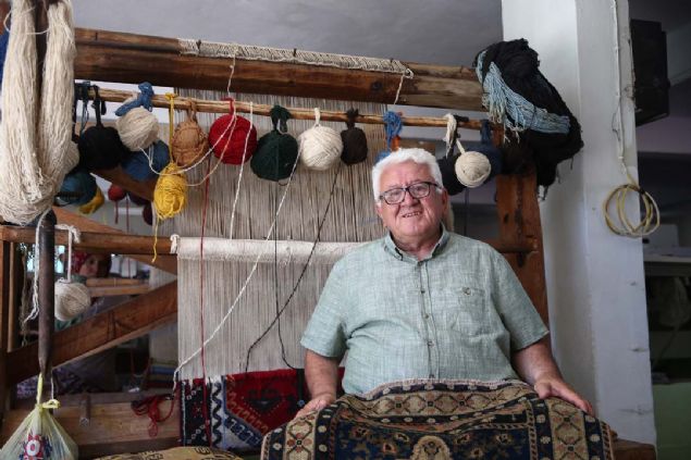 Yurt d���ndaki dekorasyonlarda pastel renkli, eskitilmi� hal�lar�n ilgi g�rd���n� belirten B�rekci, ��yle konu�tu:    