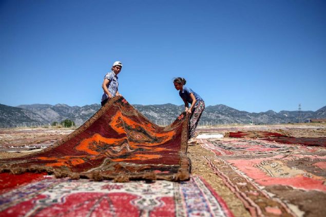 - En �ok Amerikal�lar ve Avustralyal�lar ilgi g�steriyor  <br><br>  Karata� Mahallesi'nde hal� ticareti ile u�ra�an Halil B�rekci, AA muhabirine yapt��� a��klamada, bu sistemi 1970 y�l�ndan bu yana uygulad�klar�n� s�yledi.  