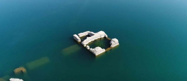 Bat�k �ehrin k�lt�rel miras listesine al�nmas� i�in UNESCO'ya ba�vuru s�reci de s�r�yor.  <br><br>  Bug�ne kadar yap�lan sualt� ara�t�rmalar�nda 11. y�zy�la ait kal�nt�lar�n yo�unlukta oldu�u, ancak arkeolojik buluntulardan 4 bin y�l �ncesine ait izler de bar�nd�rd��� belirtildi.  