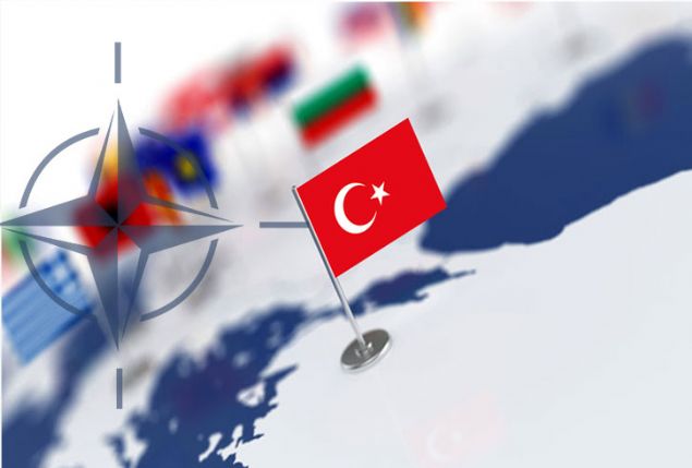 NATO YEL DEVAM ETMEL  <br>  Ankete katlanlar yzde 60,8i Trkiyenin NATO yeliinin devam etmesini gerektiini belirtirken, yzde 50,3 yeliin Trkiyeye katk saladn, yzde 69,6s olas bir saldrda Trkiyenin yardmna gelecek olmasn esas katk olarak grdn belirtti.       