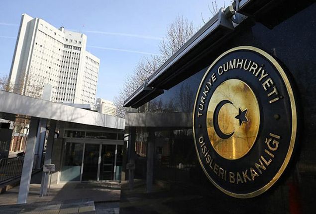 te yandan, d politikann yapm srecine en ok etki eden kurum hangisidir sorusuna, katlmclarn yzde 62,9 ile Cumhurbakanlnn nnde Dileri Bakanl cevabn verdiler.                                   