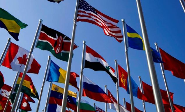 DAHA ETKL DI POLTKA N SYAS LKLER KUVVETLENDRLMELݔ <br>    Anket kapsamnda sorulan daha etkili bir Trk D Politikas iin hangisine arlk verilmelidir? sorusuna getiimiz yl katlmclarn yzde 52,6s dier lkelerle siyasi ilikilerin kuvvetlendirilmesi yantn verirken, bu yl yzde 62si ayn yant verdi.         