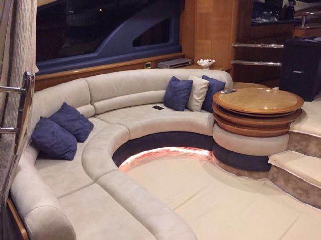  'Tosuncuk'un l�ks ya�am�na ait yeni g�r�nt�ler ortaya ��kt�. G�r�nt�lerde, Uruguay ba�ta olmak �zere Brezilya ve Arjantin gibi G�ney Amerika �lkelerinde bulundu�u, yakalanmamak i�in s�k s�k yer de�i�tirdi�i belirtilen Mehmet Ayd�n'�n eski e�i S�la Ayd�n'a ald��� l�ks yatta keyif s�rd��� g�r�l�yor.   