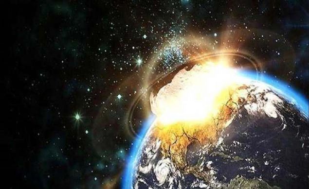 Tpk bu drtlkteki gibi Fransz htilali sonras 1791 ylnda sarho Fransz askerleri Nostradamus'un mezarn atlar.  <br><br>  Hikayeye gre bu askerler daha sonra Marsilya'daki slerine geri dnerken kral taraftarlar tarafndan pusuya drlp ve vahice ldrldler.         