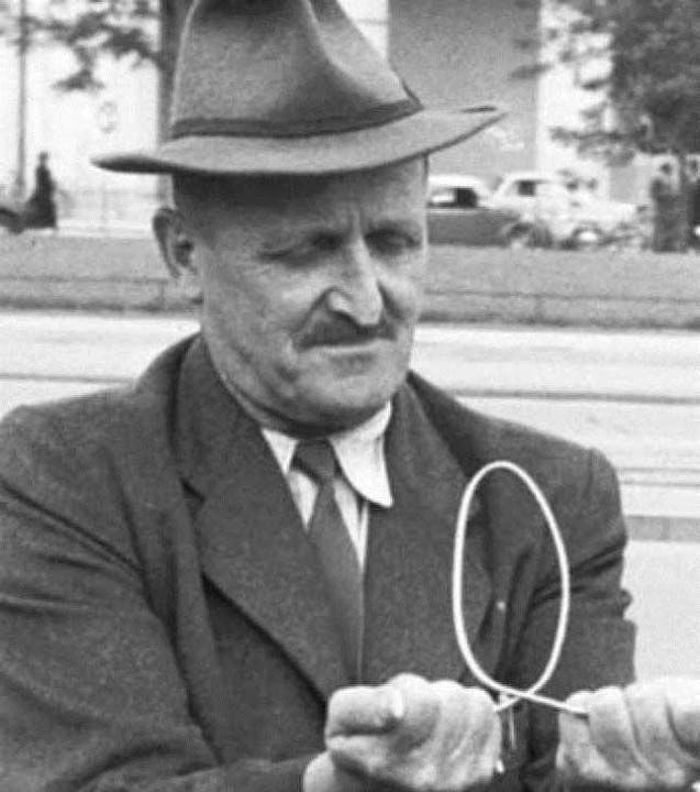 Bu sra d yetenei onun ok n kazanmasn salad ve daha sonra da, bu n sayesinde, eitli sularn soruturulmasna yardm etti. 