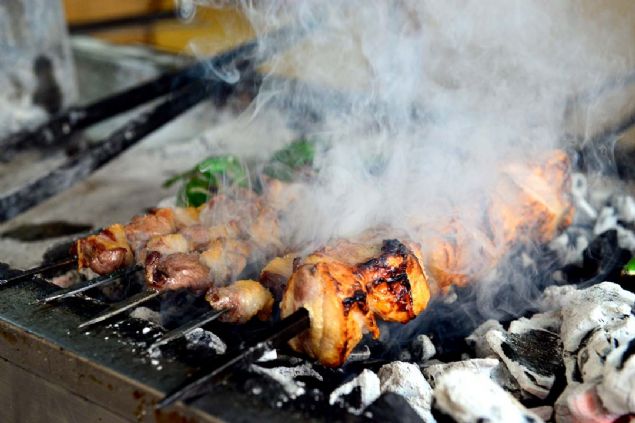 Cavlak, 3 paradan oluan 900 gramlk kartalba iinin 120 TL'ye satldn szlerine ekledi. 