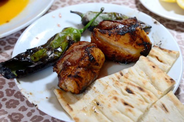 Bu sunumu kendi damak tadna gre hazrladn belirten Cavlak, lezzet peinde koanlarn mutlaka lokantasna gelerek bu lezzeti tattn kaydetti.    