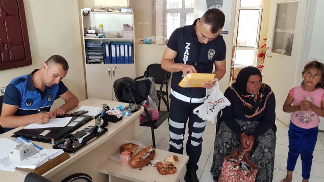 Ni�de Belediyesi Zab�ta M�d�rl��� ekipleri, sorumluluk alanlar�nda dilencilik yapan bir grubu takibe ald�.  