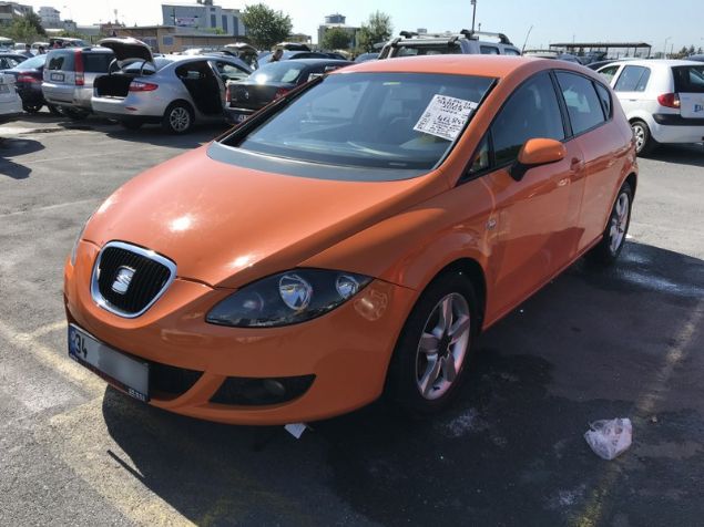 7 Temmuz Pazar sabah� erkenden Kartal A��k Oto Pazar�'na gidip pazar�n ilk kurulma saatlerine tan�kl�k ettik.  <br><br>  08:00 sular�nda ula�t���m�z pazar, 09:30 s�ralar�nda yeni otomobillerin gelmesiyle h�zla kuruldu.  <br><br>  Bu s�rada pazarda �ay satan Kastamonulu �mer'den 'Kartal'da en �ok 35 ile 50 bin TL aras� otomobiller sat�l�yor.' bilgisini ald�k.   