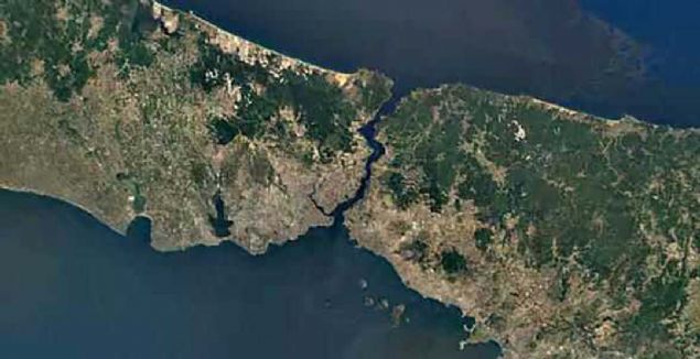2018 ylna geldiimizde ise stanbul'un son durumu bu...   <br><br>  Yani 100 yllk bir sreye bile gerek yok stanbul'daki deiimi resmetmek iin!  <br><br>  Durun, daha bitmedi...   