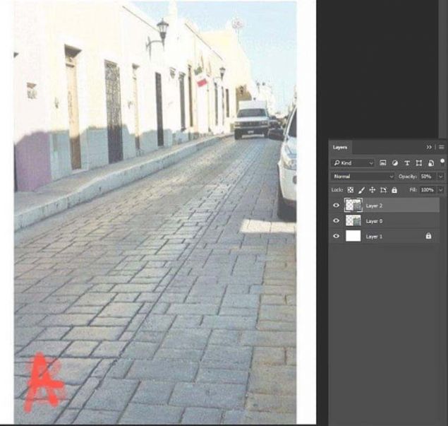 Fotoraflara dikkatlice bakldnda kaldrm ve yol izgilerinin de birbirine paralel olduu grlyor.    