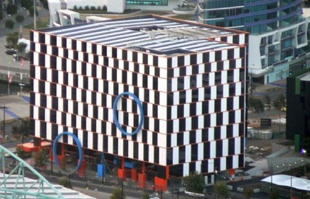 llzyon daha sonra grafik dizayn, sanat ve mimari alannda sklkla kullanld.  <br><br>  Fotorafta Avustralya'nn Melbourne kentinde yer alan Port 1010 binas grlyor.  <br><br>  (NTV)  