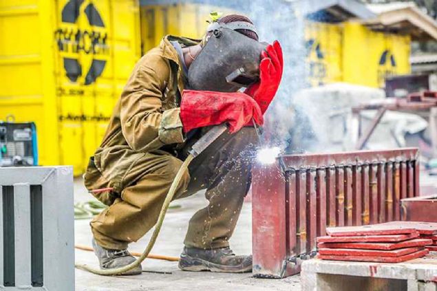 Gana'da bir kaynak iisi 