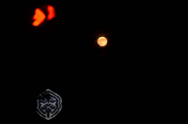 Krmzya brnen ayn nne gelen bulutlar esiz grntlerin olumasna neden oldu.  