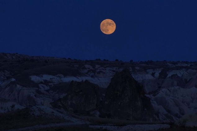 TRKYE'DEN PARALI AY TUTULMASI MANZARALARI  <br><br>  Kapadokya  