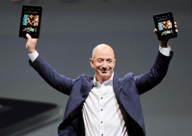 2 MLYAR DOLAR BAI YAPAN JEFF BEZOS: KYZL M, GEREK BR YARDIMSEVER M?  <br><br>  Dnyann en zengin insan olan Amazon'un kurucusu Jeff Bezos'un geen hafta iinde servetinin 2 milyar dolarlk ksmn balayacan aklamas takdirle olduu kadar eletiriyle de karland.  