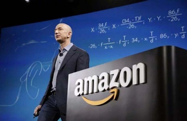 AMAZON FKR BEENLMEYNCE STFA ETT  <br><br>  Amazon'un fikrini irkete sunan Bezos bu projesi kabul edilmeyince istifa etti ve milyarderlie giden yolda ilk admn att.    