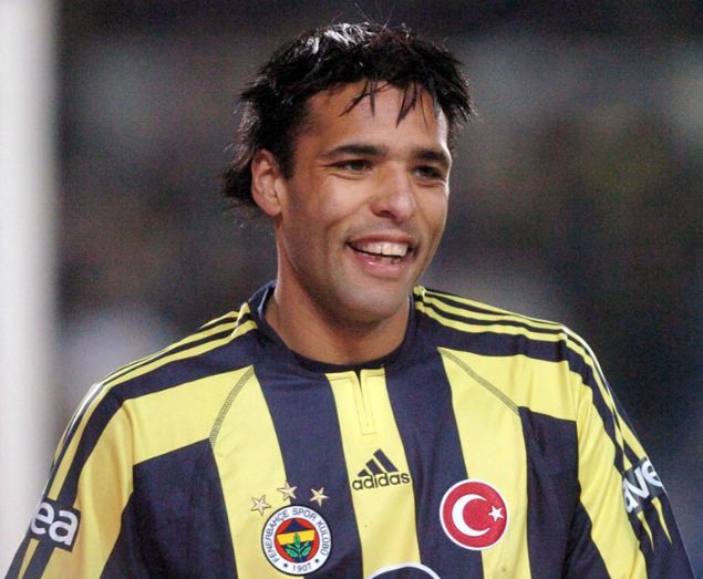                                                                 Pierre van Hooijdonk                                                         