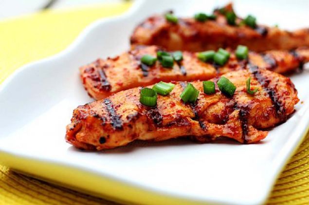 TAVUK  <br><br>  Tavuk rnleri ok ksa srede bakteri rettiinden bulac ve lmcl hastalklara neden olabiliyor.      