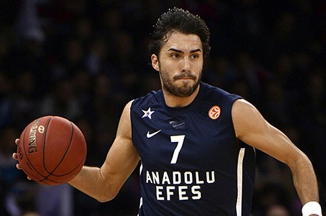 SASHA VUJACIC | LOS ANGELES LAKERS, TORONTO RAPTORS, NEW JERSEY NETS, LOS ANGELES CLIPPERS, NEW YORK KNICKS | 2004 ylnda Los Angeles Lakers tarafndan draftn ilk turunda seilen ve 6 yl boyunca Lakers formas giyen Sloven oyuncu, 2009 ve 2010 yllarnda Los Angeles Lakers formas ile iki kez NBA ampiyonluu yaad. 2010-11 sezonunda burada 11 karlama oynadktan sonra bir dier NBA takm New Jersey Nets'e transfer olan Vujacic sezon sonunda Anadolu Efes'in yolunu tuttu. Vujacic, 2 sezon lacivert-beyazl formay giydikten sonra Los Angeles Clippers ile NBA'ye geri dnd.  