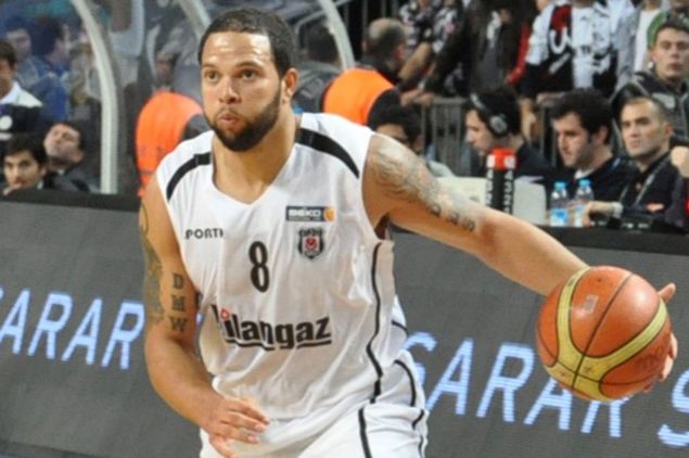 DERON WILLIAMS | UTAH JAZZ, BROOKLYN NETS, DALLAS MAVERICKS | NBAdeki lokavt sebebiyle 2011-12 sezonunda Beikta'a transfer olan Deron Williams, Avrupa'ya gelen en byk basketbol yldzlarndan biri oldu. Eurochallengeta Gttingene 50 say atarak Eurochallenge say rekorunu kran yldz guard, lokavtn bitmesiyle Amerikaya geri dnd. Beikta, kendisinin 8 numaral formasn emekli etti.  
