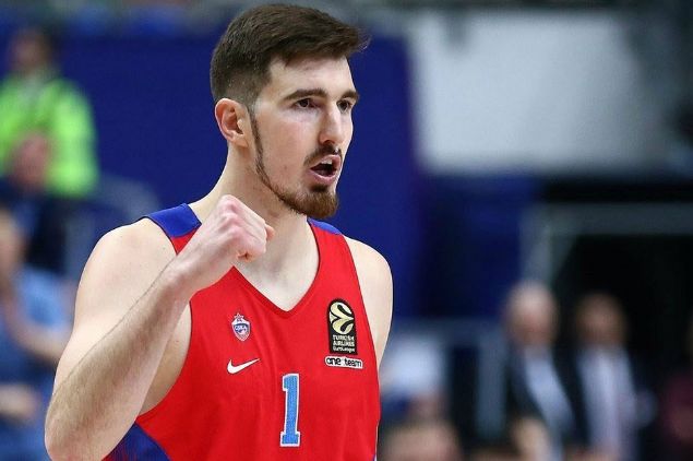 NANDO DE COLO | SAN ANTONIO SPURS, TORONTO RAPTORS | Valenciada gsterdii performans sonras 2012 yaznda San Antonio Spurse transfer olan Fransz guard, NBA'de 2 sezon forma giydi. 2014'te CSKA Moskova ile Avrupa'ya dnen De Colo, 5 yl boyunca oynad CSKA'da 2 kez EuroLeague ampiyonu oldu. De Colo, nmzdeki sezon Fenerbahe Beko formas giyecek.  