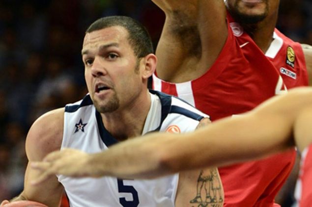 JORDAN FARMAR | LOS ANGELES LAKERS, NEW JERSEY NETS, LOS ANGELES CLIPPERS, MEMPHIS GRIZZLIES, SACRAMENTO KINGS | 2006'da Los Angeles Lakers tarafndan Draft edilen Jordan Farmar, NBA'de New Jersey Nets, Los Angeles Clippers, Memphis Grizzlies ve Sacramento Kings formalar giydi. 2015-16 sezonunun banda Maccabi Tel Aviv formas ile Avrupa'ya adm atan yldz guard, 2012-13 sezonunda Efes'e transfer oldu. Lacivert-beyazllarn formasn iki sezon giyen Farmar, 2015-16 sezonunda Maccabi'ye dnd.  