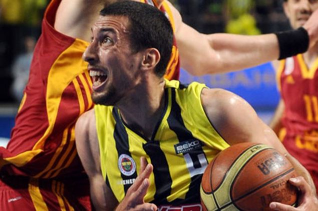 ROKO LENI UKIC | TORONTO RAPTORS, MILWAUKEE BUCKS | Formunun zirvesinde olduu dnemde Hrvatistan basketbolunun en nemli oyun kurucularndan biri olan Ukic, 2008de NBA'nin yolunu tuttu. 2009-10 sezonunun banda Fenerbaheye transfer olan Hrvat guard, 2.5 sezon geirdii sar-lacivertlilerde akllarda yer edinen bir performans sergileyen Ukic, hayal krklklaryla geen son sezonunun ardndan takmdan ayrld.  