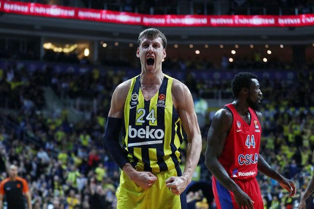 JAN VESELY | WASHINGTON WIZARDS, DENVER NUGGETS | 2011 NBA Draft'nda 6. sradan seilen ek pivotun NBA'deki performans hayal krkl yaratt. Denver Nuggets'a takas olmasnn ardndaki yaz yolu Fenerbahe ile kesien Vesely, drt ylda iki kere EuroLeaguede sezonun beine seildi. 2017de Fenerbahe tarihinin en byk baars olan EuroLeague ampiyonluunda da nemli rol oynyan ek yldz, nmzdeki sezon da Fenerbahe Beko baars iin ter dkecek.  