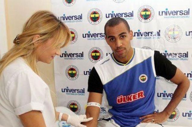 THABO SEFOLOSHA | CHICAGO BULLS, OKLAHOMA CITY THUNDER, ATLANTA HAWKS, UTAH JAZZ | 2010-11 sezonu banda yaanan NBA lokavtnda yolu Fenerbahe'ye den Sefolosha, Trkiye'de kald sre boyunca Fenerbahe adna baarl performanslar sergiledi. Sefolosha, lokavtn bitiminin ardndan NBA'ye dnd.  