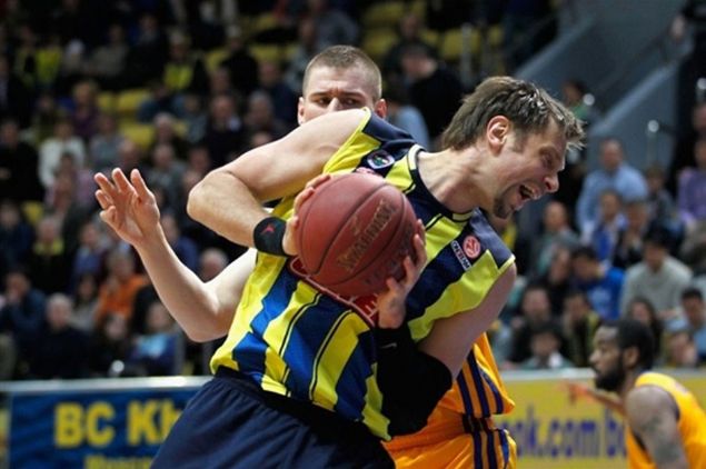 DAVID ANDERSEN | HOUSTON ROCKETS, TORONTO RAPTORS, NEW ORLEANS PELICANS | 2004-2008 yllar arasnda EuroLeaguein en nemli takmlarndan biri olan CSKA Moskovann kilit oyuncularndan Andersen, NBA'de Houston Rockets, Toronto Raptors, New Orleans Pelicans formalar giydi. Avustralyal pivot, 2012-2013 sezonunda Fenerbahe'de oynad.  