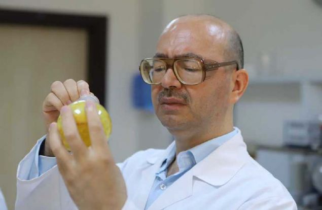 Yaptklar almada, organik molekller sentezlediklerini dile getiren Prof. Dr. Tavasl, 'Bu molekller elektrik akm ya da benzer enerjiler verildiinde k yayan molekllere dnyorlar. Bunlar da gnmzde ekran teknolojilerinde kullanlyorlar...   