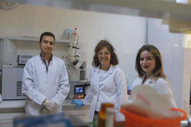 'MEAKKATL BR YOLDAYIZ'  <br><br>  Aratrmalarn sreklilik arz ettiini belirten Prof. Dr. Tavasl, 'Bu cihazlarn yapmnda kullanlan kimyasallar olduka pahallar. Bir kilogram 120 bin dolar, Trk lirasyla 680 bin lira civarnda rakamlarla ithal ediliyor...   