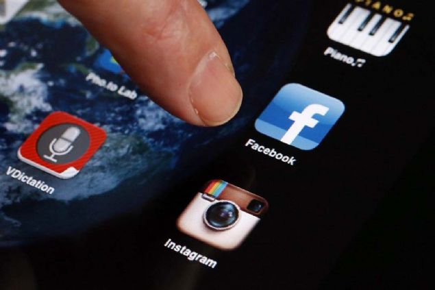 Facebook, Instagram' 2012'de satn alarak bnyesine katmt.  