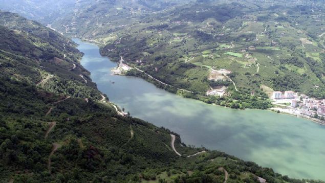 Kentte, 382 kilometrekarelik yzlmyle en kk ilelerden olan ve 21 bin 847 nfusu bulunan sakl gzellik Ayvack,  