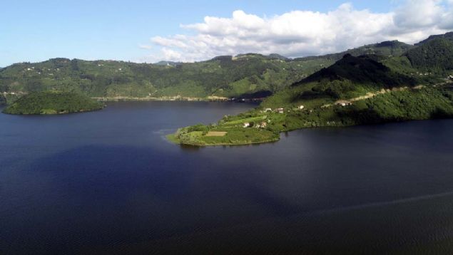 Ayvack'n sunduu doal gzellikler, son yllarda yerli ve yabanc turistlerin ilgisini ekmeye balad. 