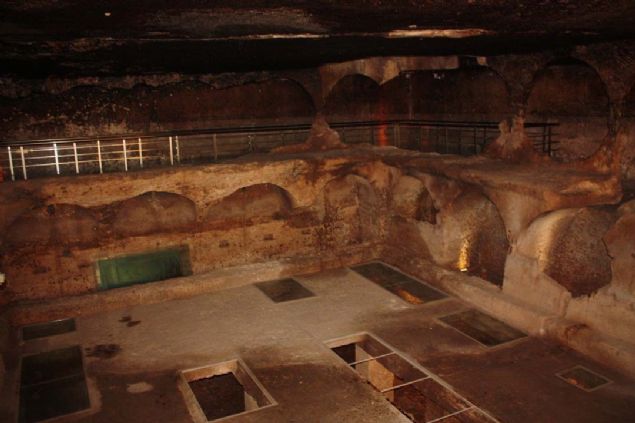 Dou ile bats ile kuzeyi ve gneyi ile tek para. Mardin'e gelirken tereddtte kalyorlar. Ben kendim hi tereddt etmeden batya, Karadeniz'e Akdeniz'e gidiyorsam onlar da Mardin'e mutlaka gelmeli...   