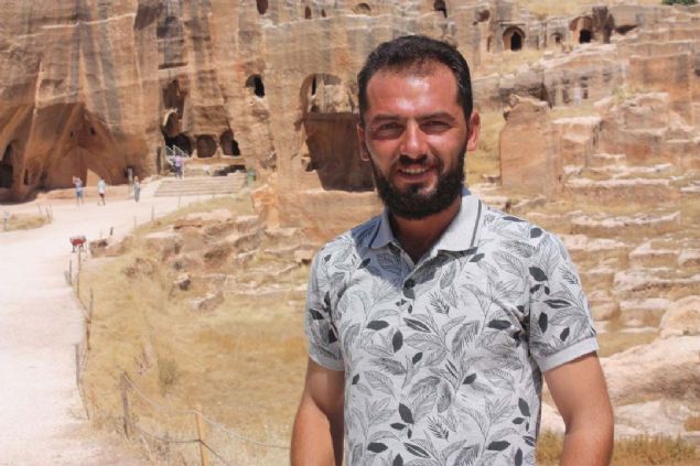 'Mardin mutlaka grlmeli'   <br><br>  Blgeye gelen turistlere kenti anlatan Sinan Aba blgede salanan huzur ve gven ortam ile bu yl turist aknna uradn kaydederek,  