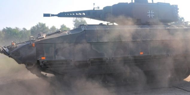 Motor: MTU V10 892 dizel 1088 bg <br>  Harekat menzili:	600 km <br>  Azami hz: 70 km/s 